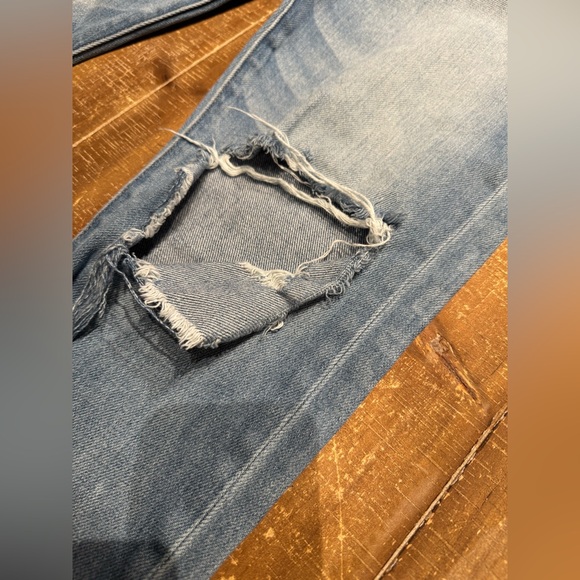 American Eagle Distressed Button Fly Hi-Rise Girlfriend Jeans - Picture 10 of 16